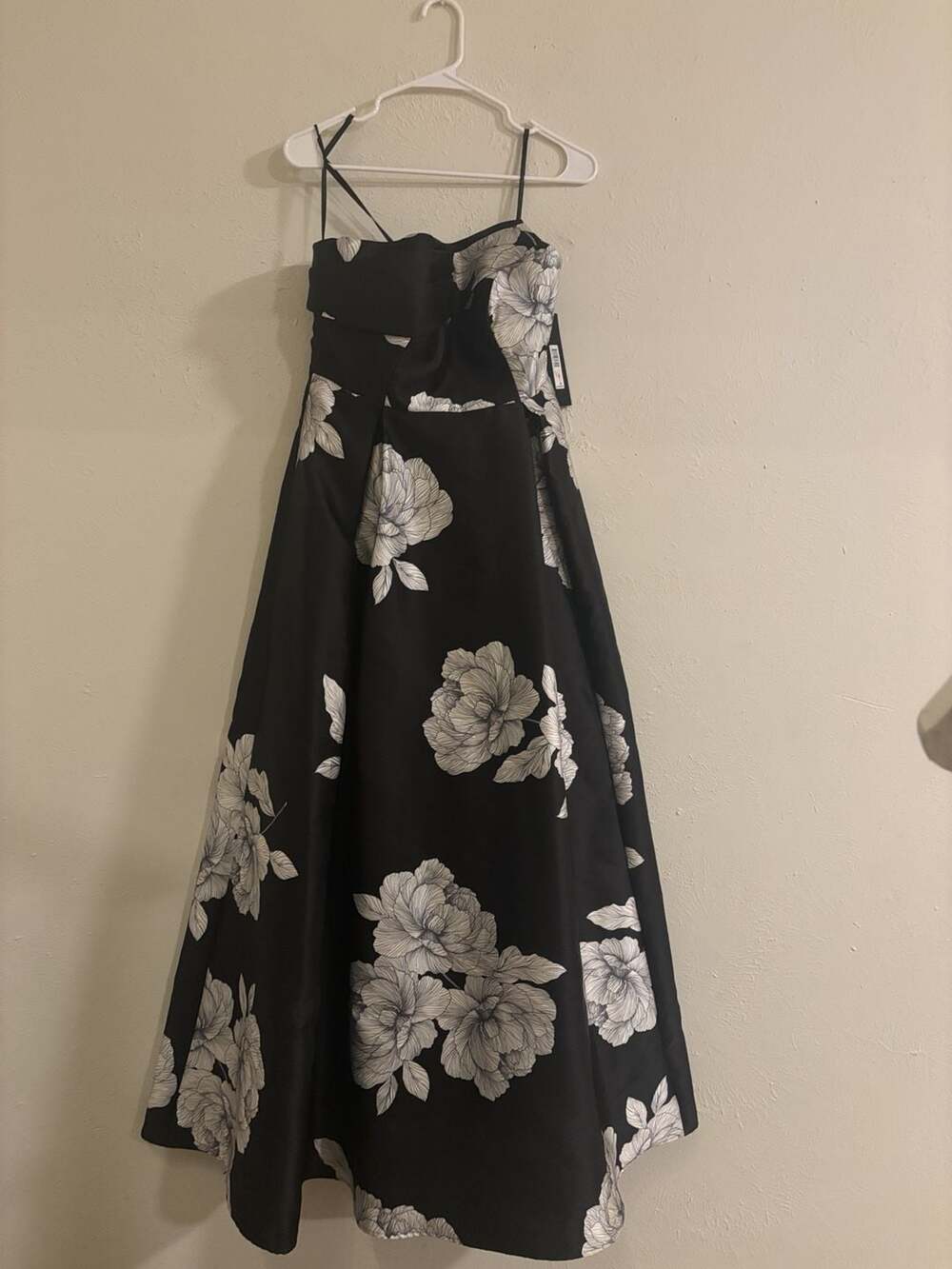 Donna Karan Floral Ball Gown Size 10P Black White Strapless Asymmetric It measu